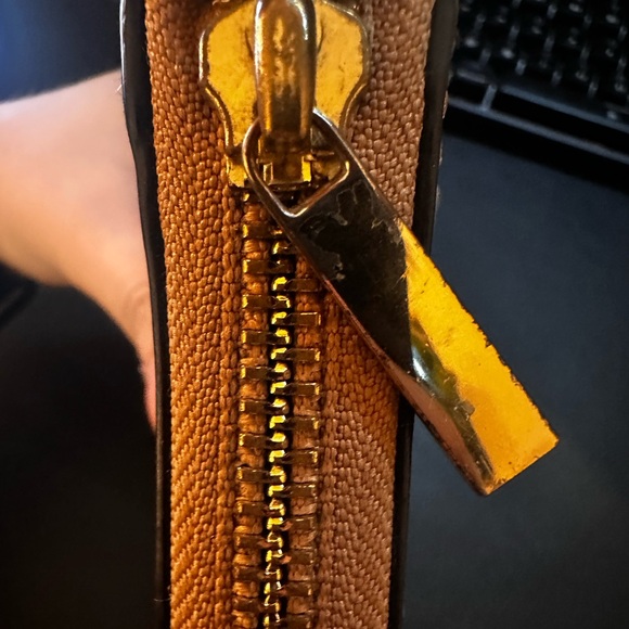 Tory Burch Robinson Zip Continental Wallet - Picture 3 of 9